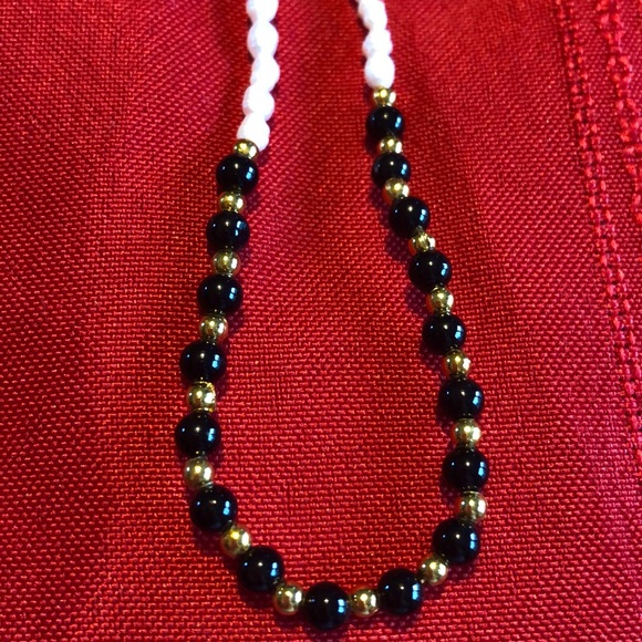 Black/white/ gold necklaces & bracelet - Picture 3 of 7